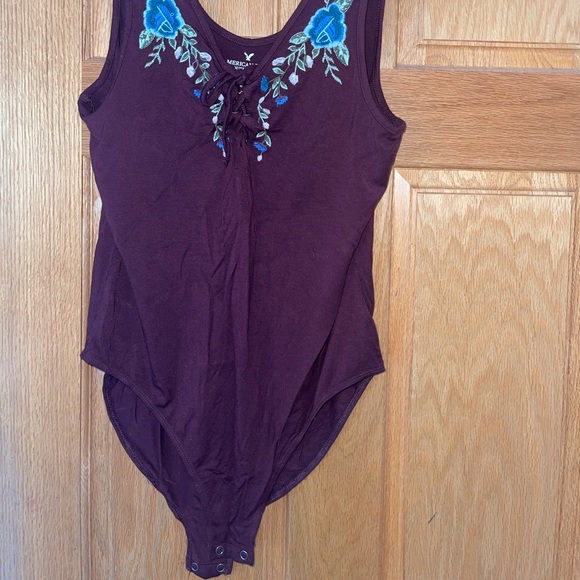 American Eagle maroon bodysuit with floral design! - Picture 2 of 3